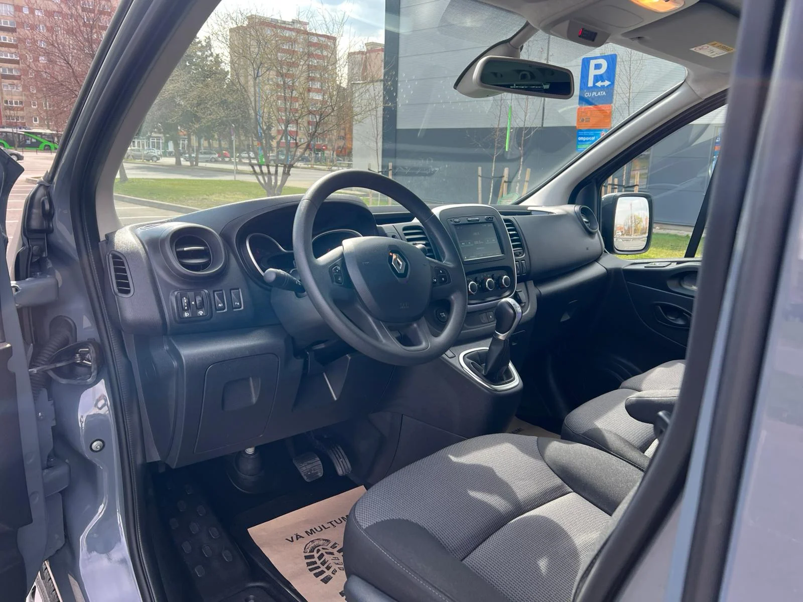 Renault Trafic 8+1 (10)