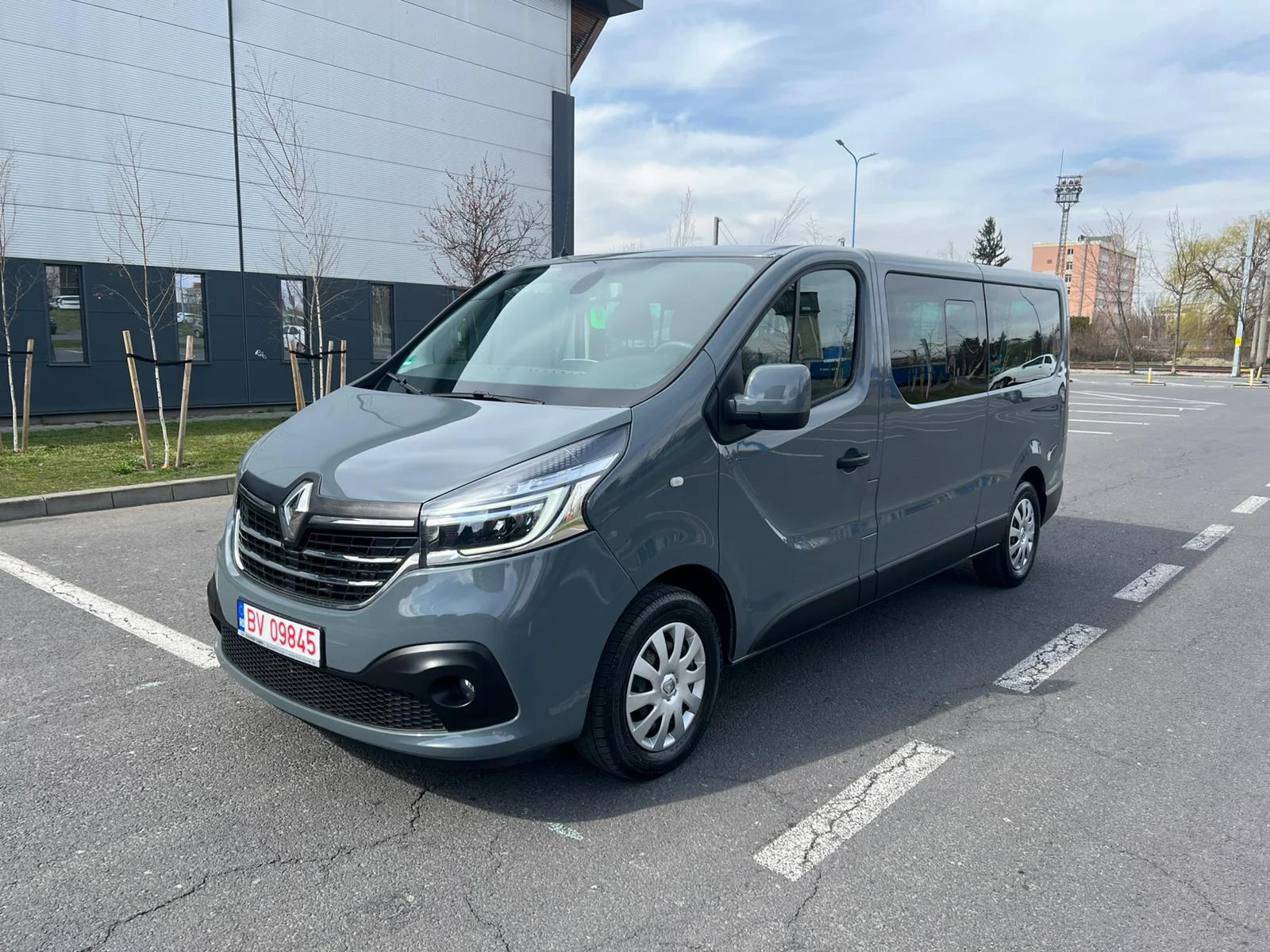 Renault Trafic 8+1 (2)